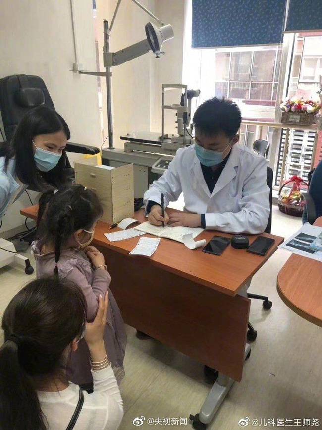 比心！被砍伤的陶勇医生恢复出诊 祝福他！