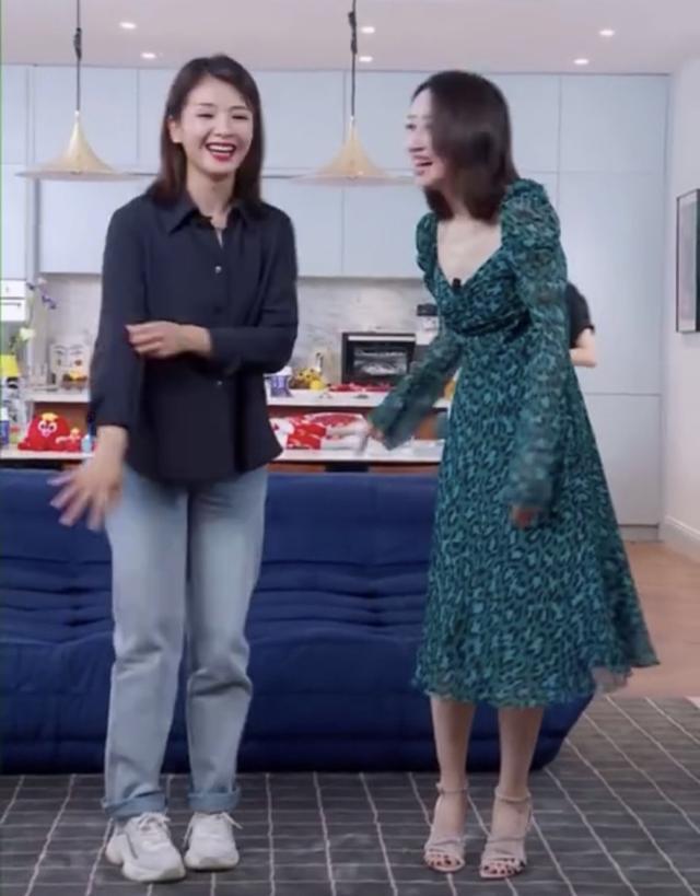 精彩！刘敏涛直播跳女团舞视频 刘敏涛抽筋捋头发爱谁谁是什么梗？