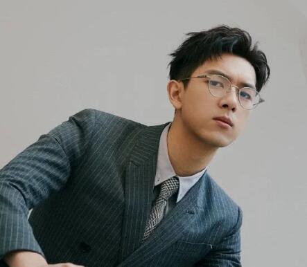 【李现喊话跟拍者 】李现怒斥跟拍者有病 对恶意拍摄说不