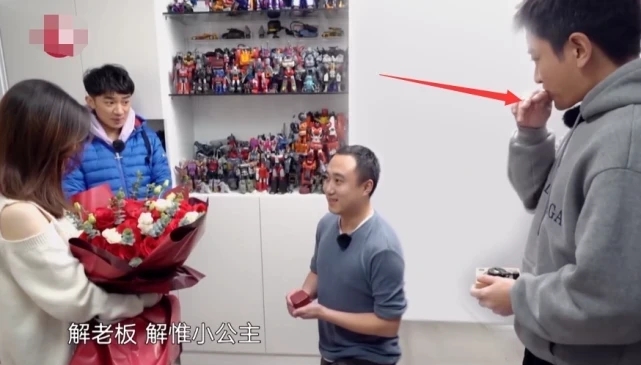 贾乃亮目睹别人求婚掩面而泣是怎么回事?哪个综艺节目能看到?