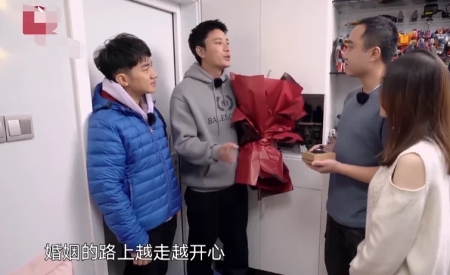 贾乃亮目睹别人求婚掩面而泣是怎么回事?哪个综艺节目能看到?