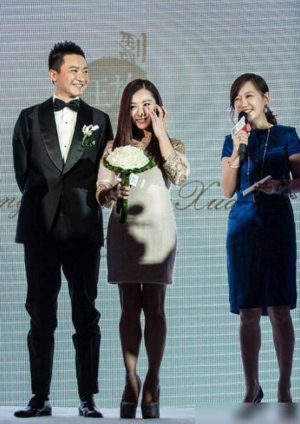 刘璇怀二胎挺巨肚现身体检 儿子雄赳赳会多个弟弟还是妹妹？