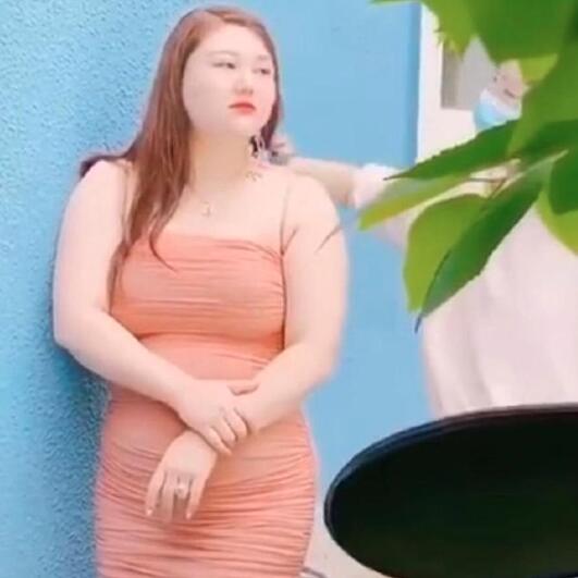 自信女人最美丽!杨天真穿鱼尾裙拍大片肉感十足 这波表现力你打几分