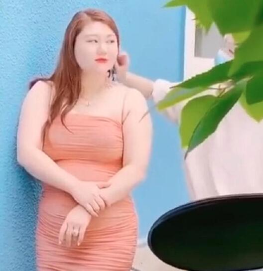 自信女人最美丽!杨天真穿鱼尾裙拍大片肉感十足 这波表现力你打几分