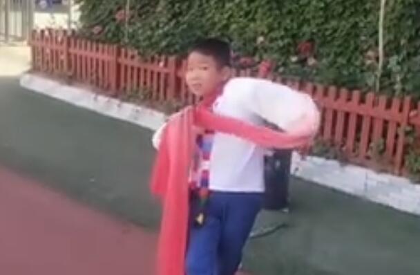 魔鬼的步伐！小学生跳惊鸿舞表情满分 甄嬛看了能气哭