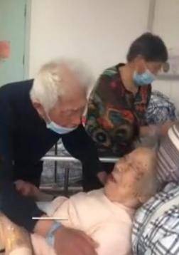 笑着笑着就酸了！97岁奶奶不肯吃药急哭99岁爷爷 这是什么神仙爱情
