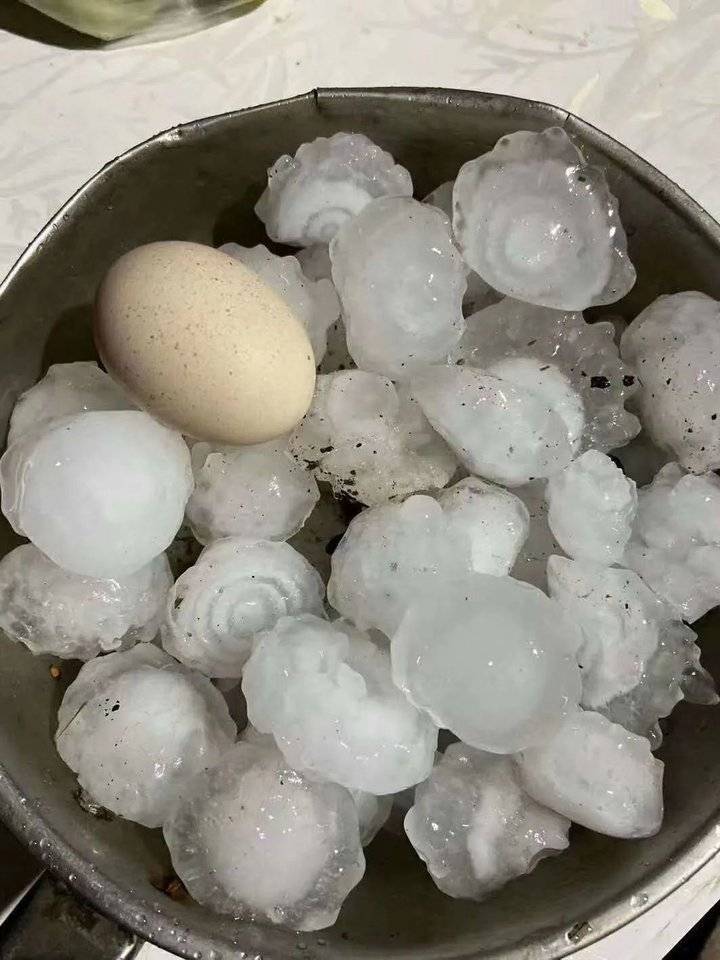 山东强对流天气又来了！局地冰雹+雷雨+10级大风套餐正在配送中……