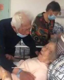 【情人节】97岁奶奶不肯吃药急哭99岁爷爷是怎么回事?令人羡慕的神仙伴侣什么情况?