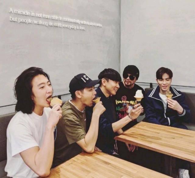 回忆杀!林俊杰周杰伦林志颖萧敬腾聚会 网友:时间是把杀猪刀