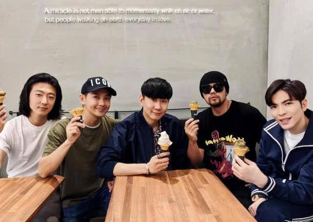 回忆杀!林俊杰周杰伦林志颖萧敬腾聚会 网友:时间是把杀猪刀