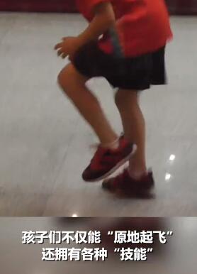 【快如幻影】小学生世界冠军教兵哥哥跳绳 “武教头”们原地起飞