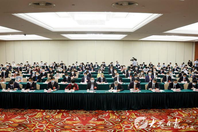 山东代表团举行第二次全体会议总结代表团工作
