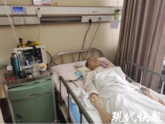 【最新】玩蹦床致截瘫女研究生身体好转 玩“人体炸弹”头朝下摔伤