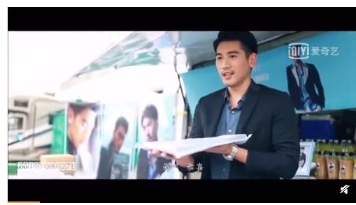 令人泪目!高以翔给每一个探班粉丝送礼物 真的是很美好的人……