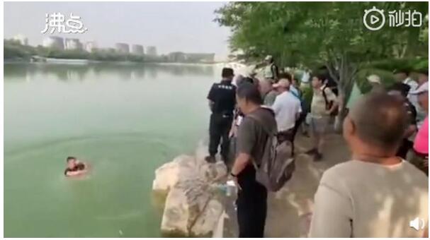 后续来了!工作人员劝阻游客反被推下水 肇事者被列入游园黑名单