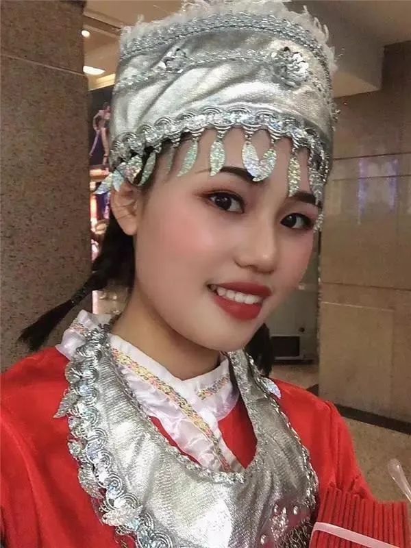 打开 “小姐姐的手还疼吗？”