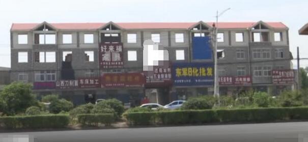 这不科学！河南一楼房三四楼仅盖一面墙是怎么回事?这是什么玄幻科学技术?