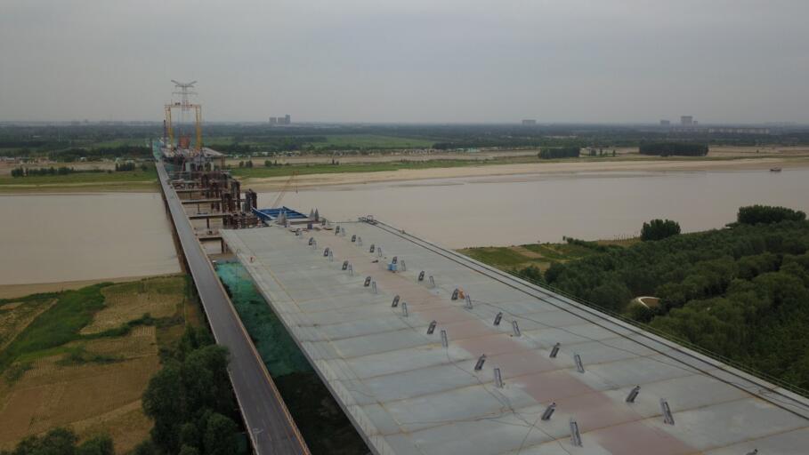 齐鲁黄河大桥工程进展顺利