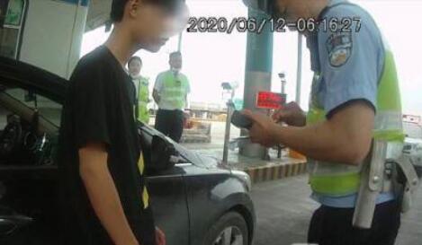 13岁少年深夜开车400公里是怎么回事?什么情况?终于真相了,原来是这样!