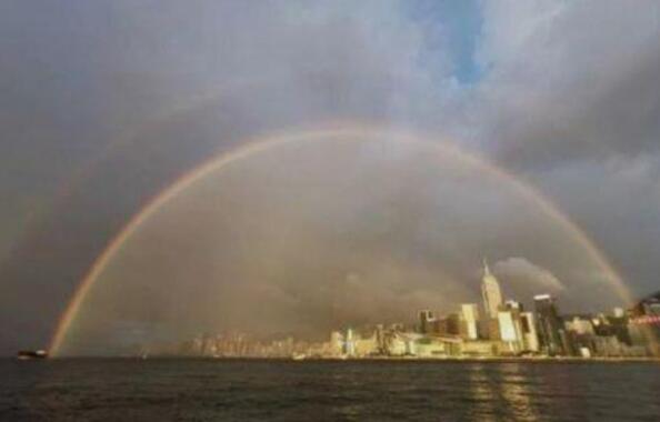 快许愿！深圳连到香港的彩虹上热搜 最美天空桥惊艳了时光快来领取小幸运