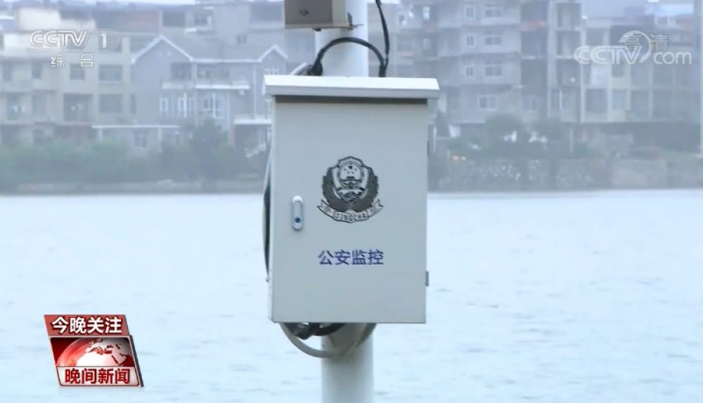 重庆8名学生河滩玩耍溺亡 为何救不回被水吞噬的少年？