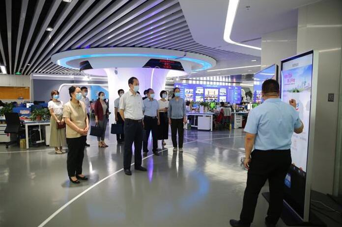 为党旗添彩 我是网络文明监督员 省互联网违法和不良信息举报中心党支部与舜网党支部联合开展主题党日活动