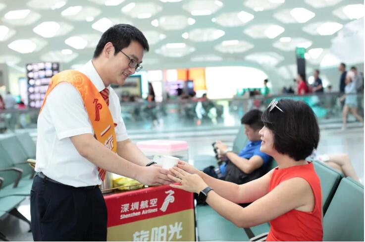 感动交通⑧·深圳航空一“旅”阳光优质服务示范组