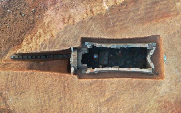 【探秘】鄂州机场出土800余件文物:发掘墓葬183座 标本近万件