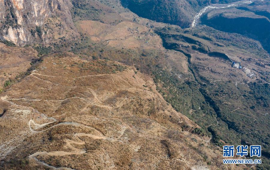 我国最后一个具备条件通硬化路的建制村阿布洛哈村通车了