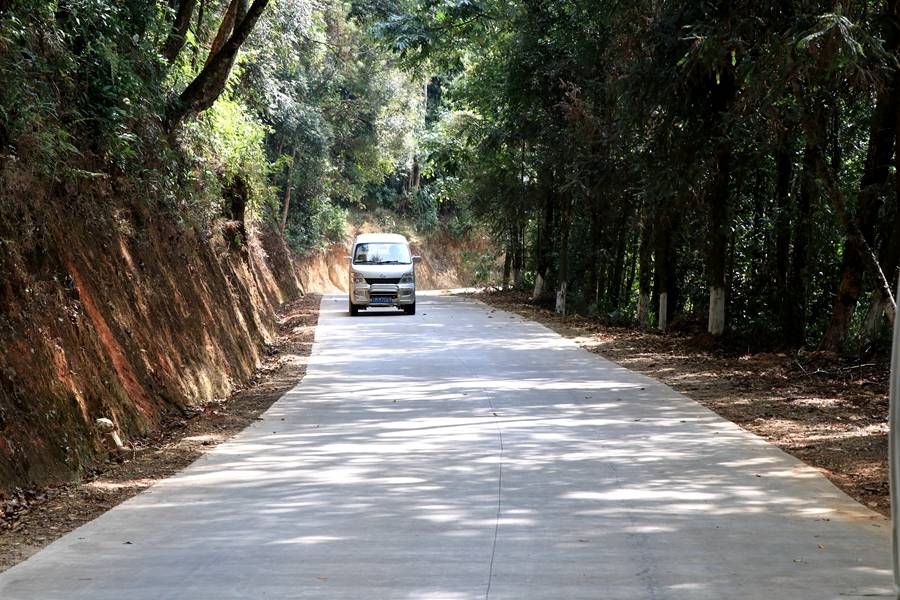 云南龙陵:一个正被农村道路改变的边境县