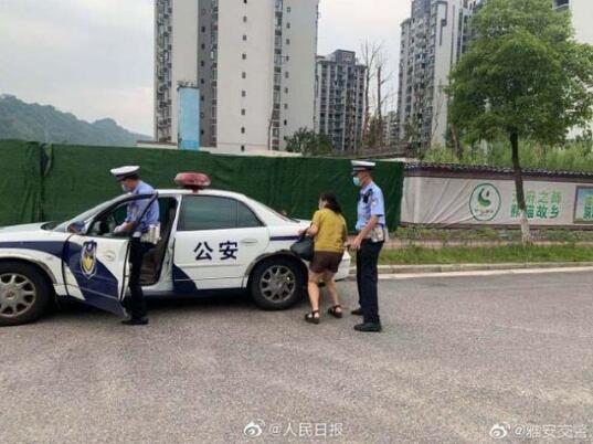 监考老师忘带监考证交警火速救助|【监考老师忘带监考证交警火速救助】网友：当年忘带准考证的孩子长大了