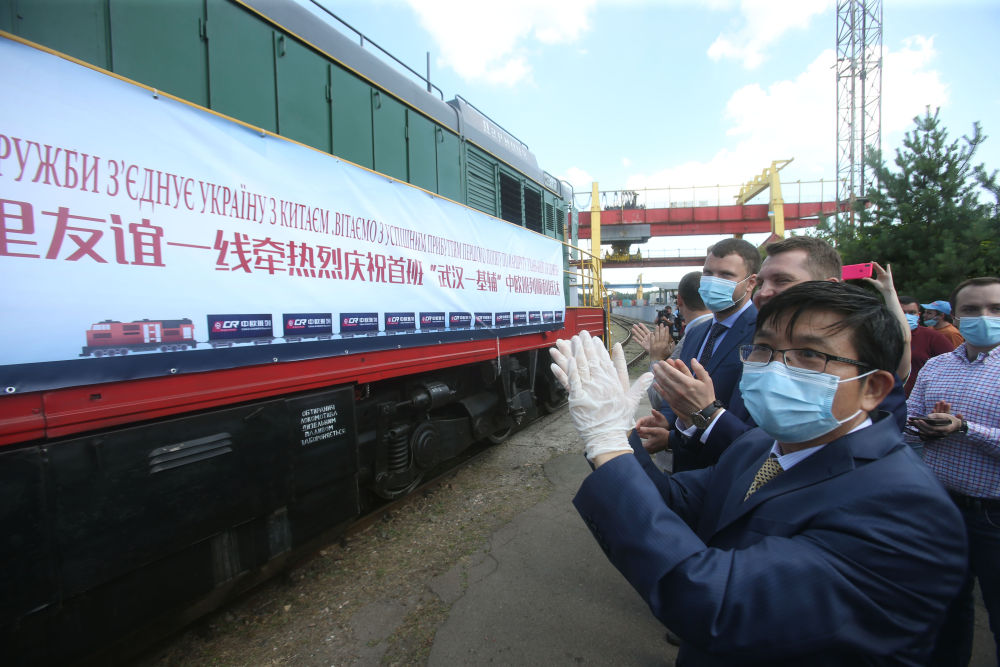 财富快车 友谊桥梁——记中欧班列开进乌克兰
