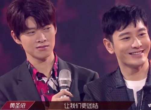 【最新表情包】魏大勋看黄圣依组的表情微妙 真实表情包诞生狂吐槽