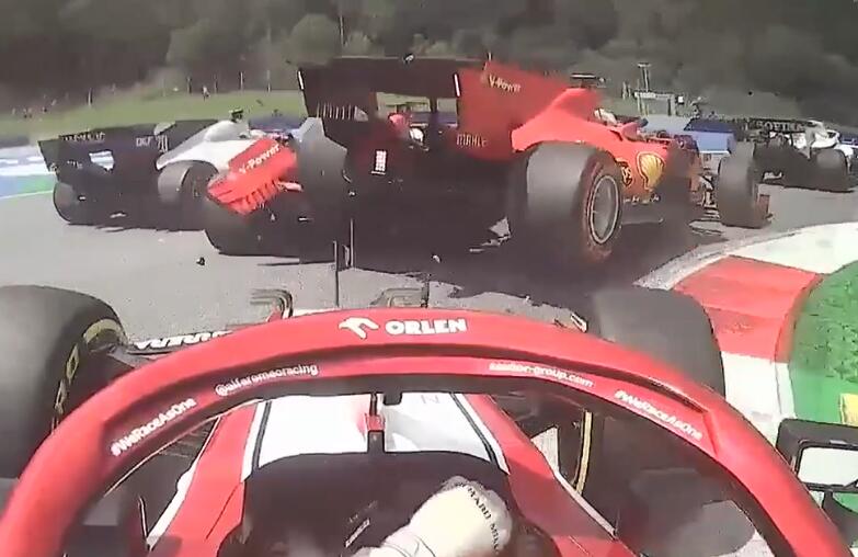 【自相残杀】法拉利两位车手发生碰撞 F1赛场上出现了不可思议的一幕