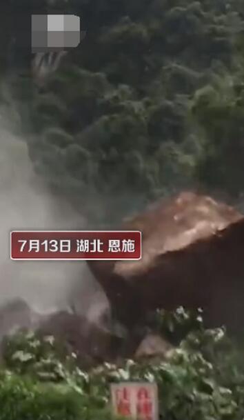 山体塌方巨石滚落男子淡定拍照|用生命拍照！山体塌方巨石滚落男子淡定拍照，遇到了山体垮塌泥石流如何自救？