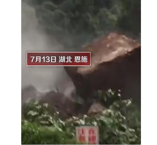 山体塌方巨石滚落男子淡定拍照|【致命操作】山体塌方巨石滚落男子淡定拍照 莫把生命当儿戏
