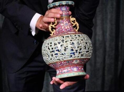 欧洲老妇闲置中国花瓶拍得6300万|欧洲老妇闲置中国花瓶拍得6300万是怎么回事?什么情况?终于真相了,原来是这样!