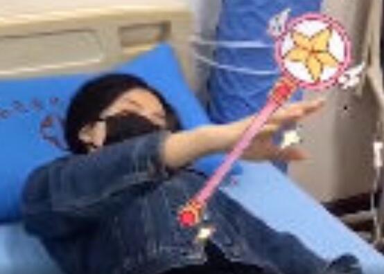 【心疼又搞笑】云南女子吃野生菌后看到小精灵 朋友拍下匪夷所思一幕  