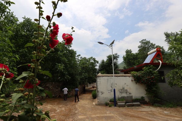 百名记者百村行