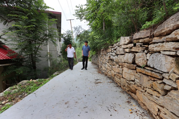 百名记者百村行