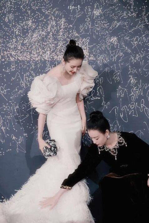 刘诗诗倪妮蹭额头|【吃瓜围观】刘诗诗倪妮蹭额头 现场图曝光太甜腻了