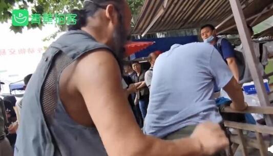 气功大师街头用带电气功治病|气功大师街头用带电气功治病 具体是怎么回事？