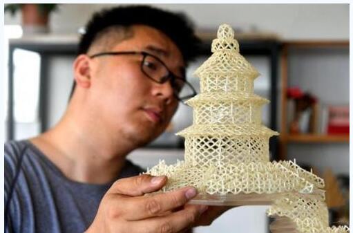【高手】小伙重拾失传高楼米线绝活  制作出凉亭、牛羊、水果等