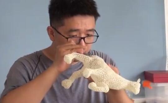 手艺人！小伙重拾失传高楼米线绝活 做出的凉亭、牛羊、水果玲珑洁白栩栩如生