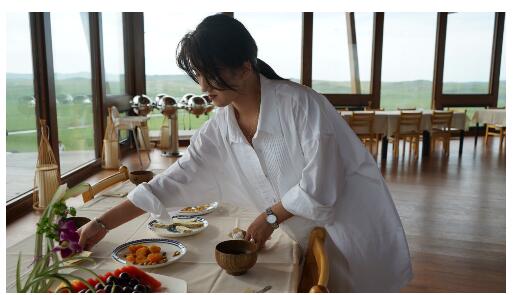 【幸福花开新边疆】离离原上泥作路 风吹草低心安处