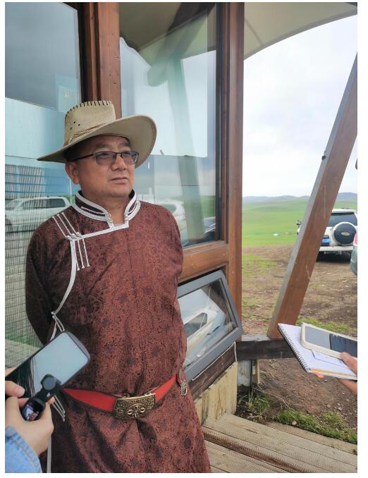 【幸福花开新边疆】离离原上泥作路 风吹草低心安处