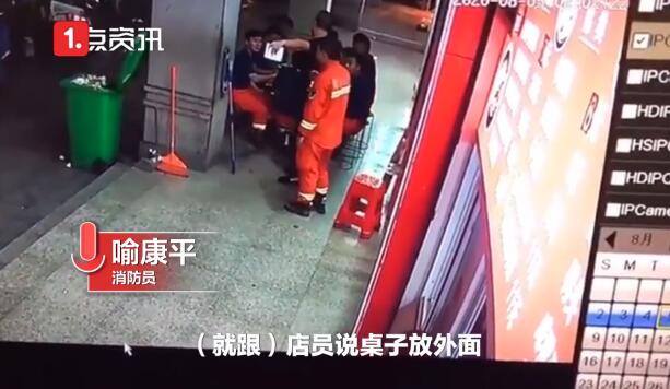 【人美心善】女孩偷偷为抗洪消防员买单是怎么回事?究竟发生了什么?