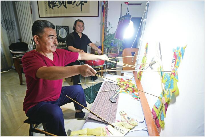 《八佰》中的济南皮影唱腔谱写人：皮影世家遇传承难题