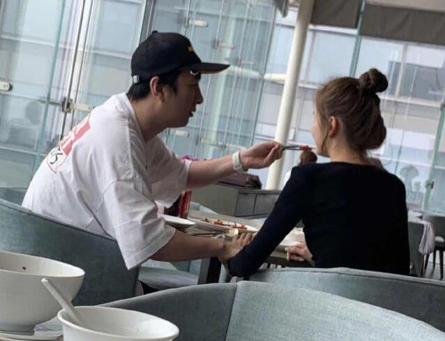 甜仇疑似发文官宣与王思聪分手,|甜仇疑似发文官宣与王思聪分手 网友：还没官宣就分手了