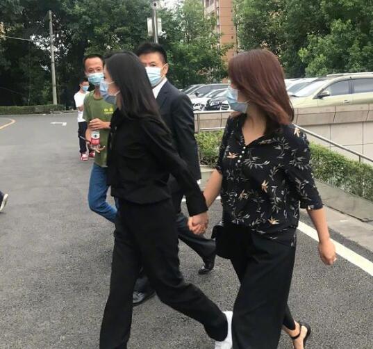 谭松韵妈妈被撞案肇事者父亲回应|妈妈被撞身亡谭松韵索赔501万谭松韵妈妈被撞案肇事者父亲回应